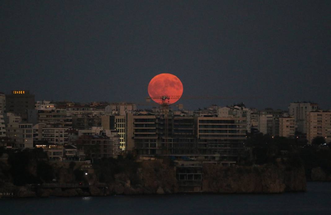 Süper Mavi Ay büyüledi! Türkiye’den ve Dünyadan nefes kesen görüntüler 27